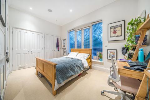 3 bedroom flat for sale, Keswick Road, Putney