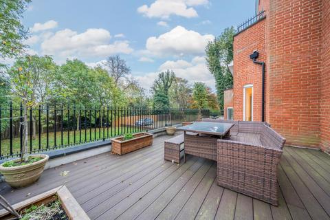 3 bedroom flat for sale, Keswick Road, Putney