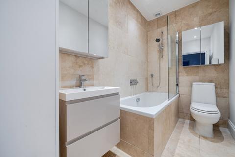 3 bedroom flat for sale, Keswick Road, Putney, London, SW15