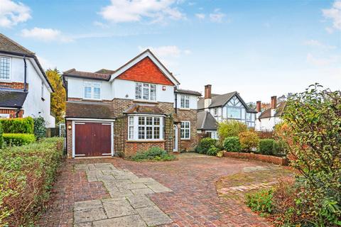 4 bedroom detached house to rent, Fiddicroft Avenue, Banstead SM7