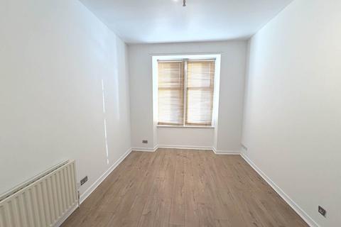 2 bedroom flat to rent, Paisley Road, Renfrew