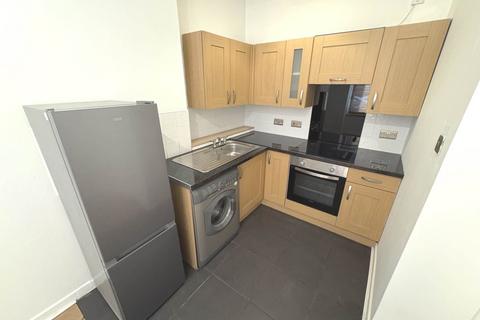 2 bedroom flat to rent, Paisley Road, Renfrew