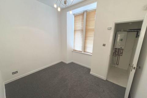 2 bedroom flat to rent, Paisley Road, Renfrew