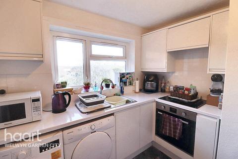 3 bedroom flat for sale, Talbot Road, Hatfield