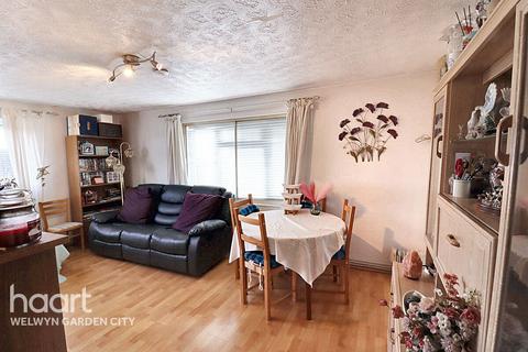 3 bedroom flat for sale, Talbot Road, Hatfield