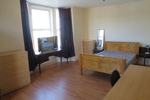 3 bedroom flat to rent, Cowley Road