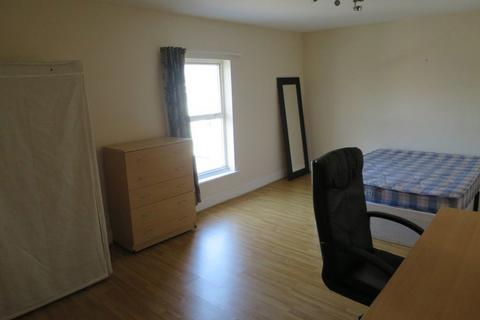 3 bedroom flat to rent, Cowley Road