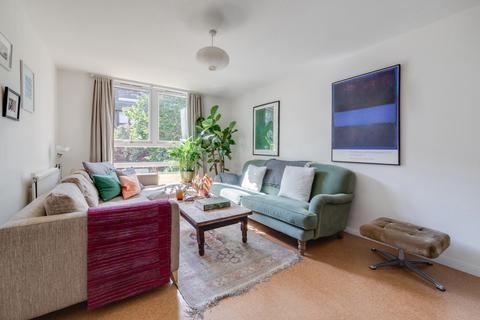14 Wivenhoe Close, London, SE15 3QN