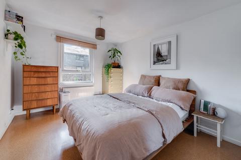14 Wivenhoe Close, London, SE15 3QN