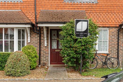 2 bedroom semi-detached house for sale, Priestlands Close, Horley, Surrey, RH6