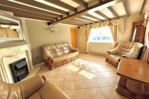 6 bedroom detached house for sale, Hornsea Road, Atwick, Driffield, East Riding of Yorkshire, YO25 8DG