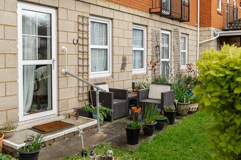 1 bedroom flat for sale, Roebuck Close, Reigate