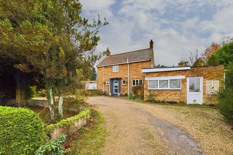 3 bedroom detached house for sale, Mill Street, Bradenham