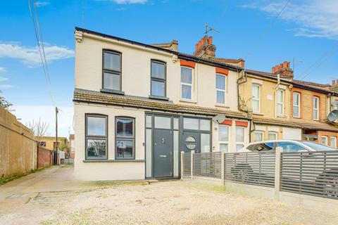 3 bedroom semi-detached house for sale, North Road, Westcliff-on-sea, SS0