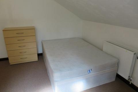 3 bedroom flat to rent, Cowley Road