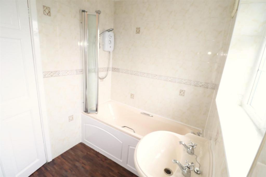 Bathroom.JPG