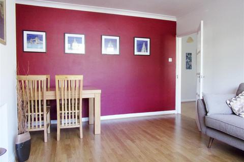 2 bedroom maisonette for sale, Hambledon Gardens, London