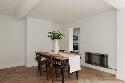 3 bedroom end of terrace house for sale, North Road, Reigate