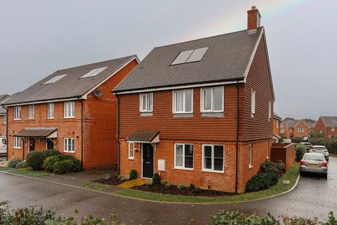 3 bedroom detached house for sale, Tanner Crescent, Horley