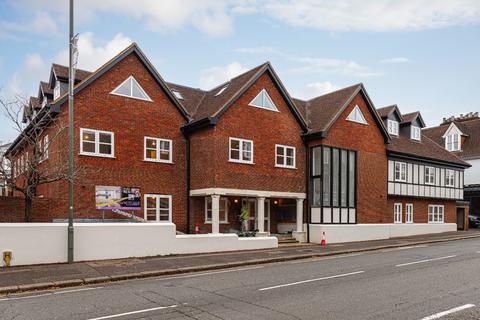 2 bedroom flat to rent, West Street, Reigate