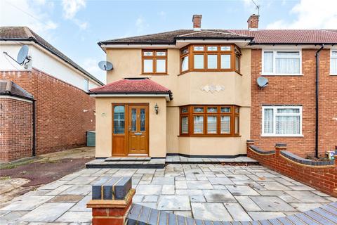 3 bedroom end of terrace house for sale, Heron Way, Upminster, RM14