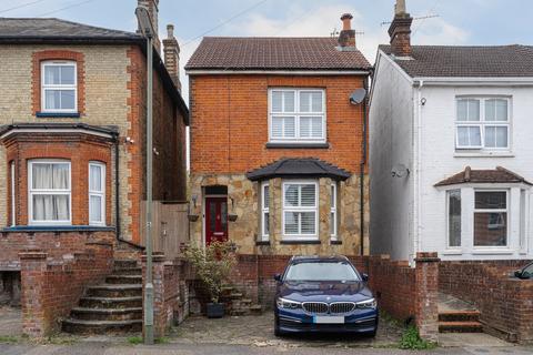 3 bedroom detached house for sale, Earlsbrook Road, Redhill