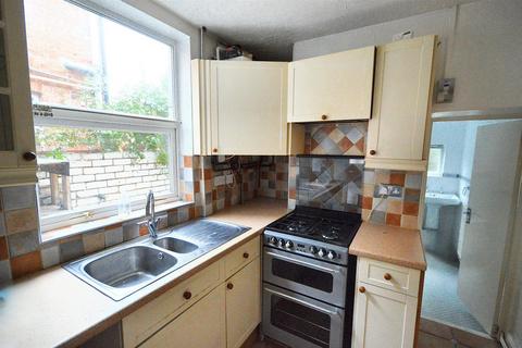 3 bedroom terraced house to rent, Clinton Road, Far Cotton, NN4