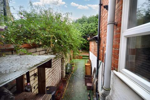 3 bedroom terraced house to rent, Clinton Road, Far Cotton, NN4