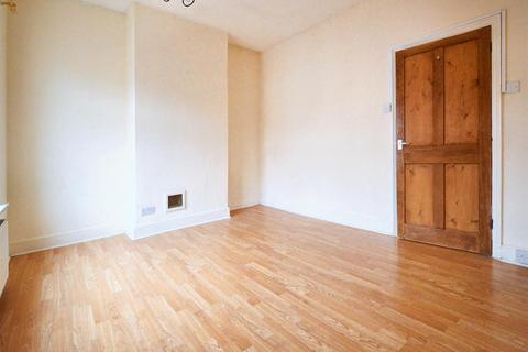 3 bedroom terraced house to rent, Clinton Road, Far Cotton, NN4