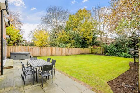 5 bedroom detached house for sale, Mulberry Gate, Banstead