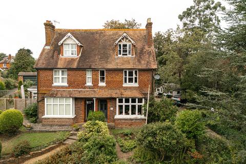 4 bedroom semi-detached house for sale, Mid Street, South Nutfield