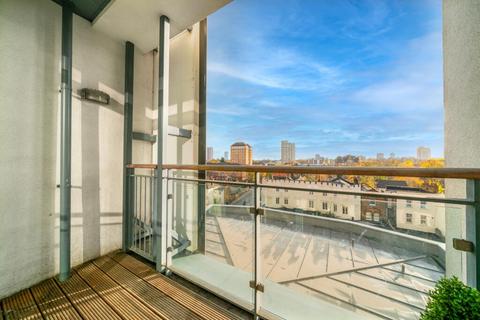 1 bedroom flat for sale, Wandsworth Road, London SW8