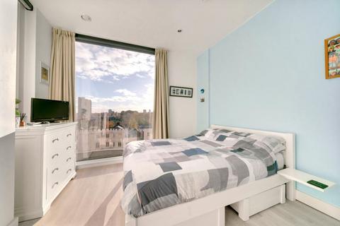 1 bedroom flat for sale, Wandsworth Road, London SW8