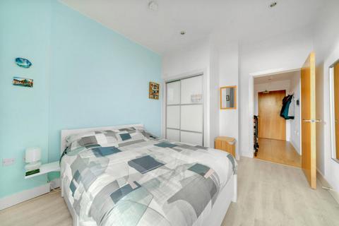 1 bedroom flat for sale, Wandsworth Road, London SW8