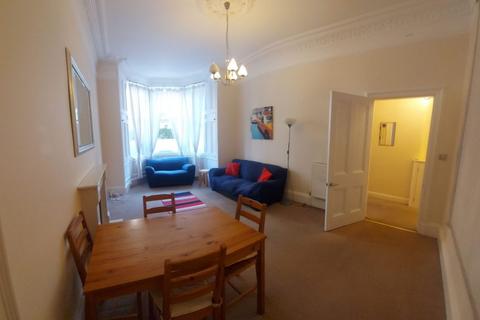 2 bedroom flat to rent, 227T – Bruntsfield Gardens, Edinburgh, EH10 4DX