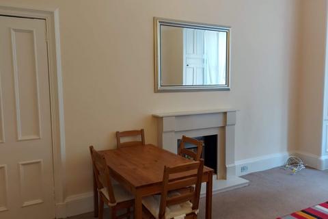 2 bedroom flat to rent, 227T – Bruntsfield Gardens, Edinburgh, EH10 4DX