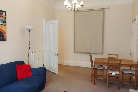 2 bedroom flat to rent, 227T – Bruntsfield Gardens, Edinburgh, EH10 4DX