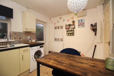 2 bedroom semi-detached house to rent, Tyla Garw, Pontyclun. CF72 9EU