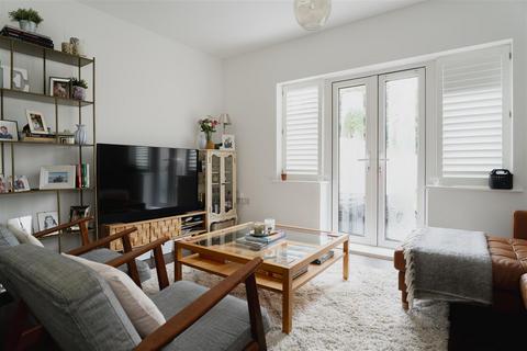 3 bedroom terraced house for sale, Winter Close, Epsom KT17