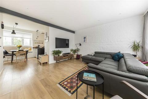 2 bedroom maisonette for sale, Courtlands Avenue, London SE12