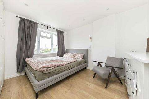 2 bedroom maisonette for sale, Courtlands Avenue, London SE12