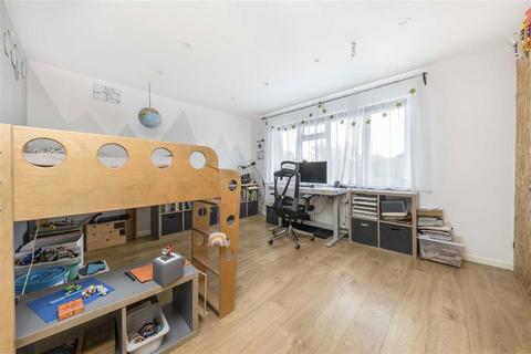 2 bedroom maisonette for sale, Courtlands Avenue, London SE12