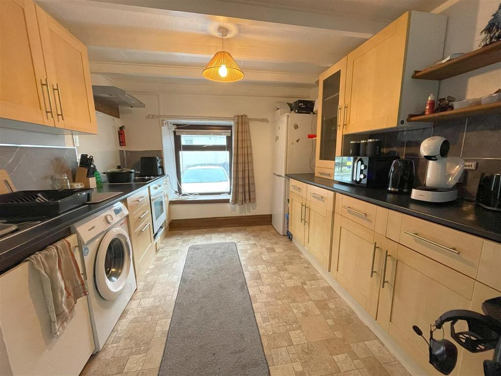 Kitchen 2.jpg