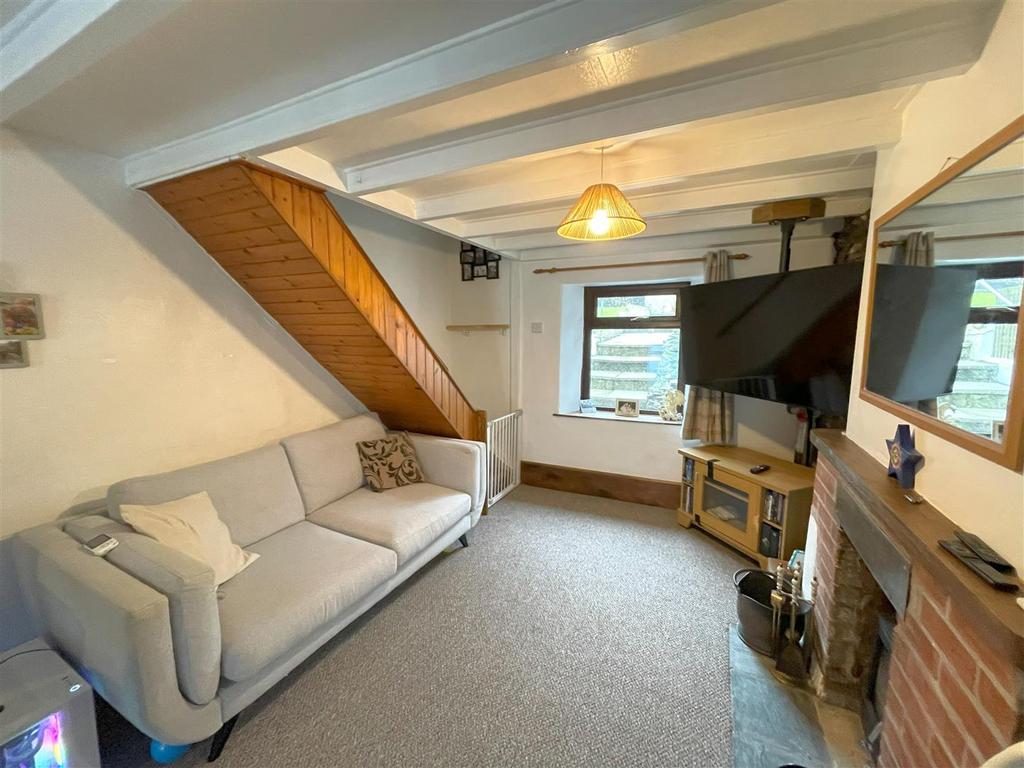 Sitting room 2.jpg