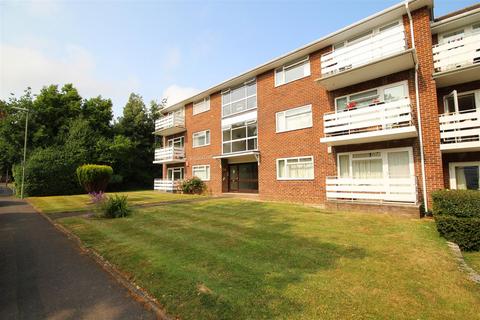 2 bedroom apartment to rent, Spencer Road, New Milton