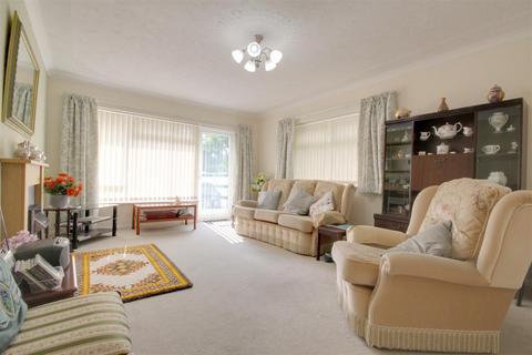 2 bedroom apartment to rent, Spencer Road, New Milton