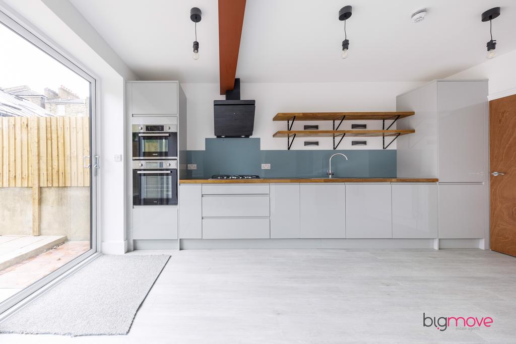 6 bedroom House for rent in the popular E8