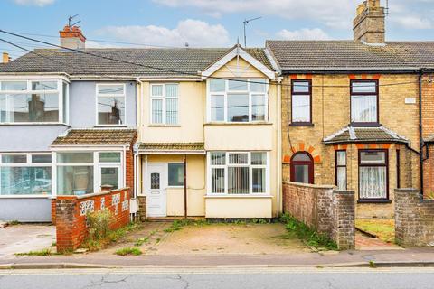 3 bedroom terraced house for sale, Long Road, Lowestoft