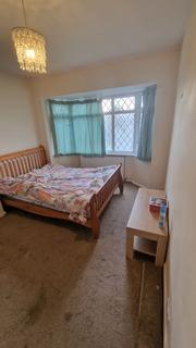 1 bedroom in a house share to rent, Long Lane, Staines-upon-Thames TW19