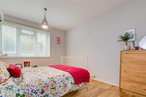 2 bedroom flat for sale, Westover Road, London